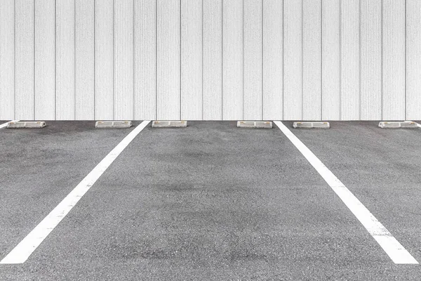 空の駐車場 白いマークの車の駐車場 公園の駐車場屋外 — ストック写真