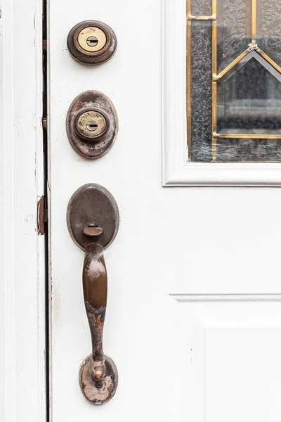 Close Old Brass Door Handle White Wooden Door — Stock Photo, Image