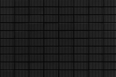 Çizgili ve pürüzsüz arkaplanı olan modern siyah taş duvar.