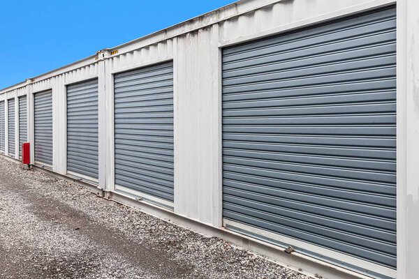 Внешняя атмосфера небольшого помещения для хранения напрокат