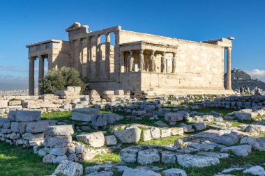 Eski bina caryatides ön yüzünde gösterir.