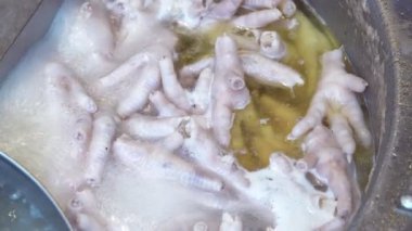 Süper baharatlı biber tavuk ayaklar çorbası, Tom yum süper