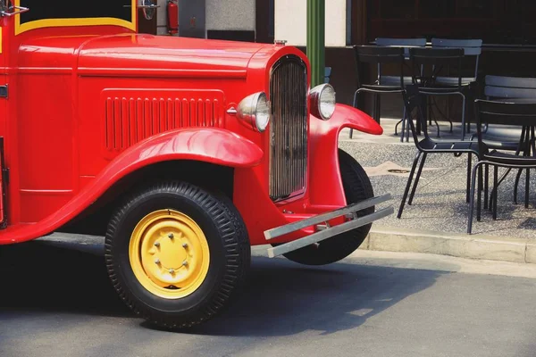 Camión Rojo Retro Restaurado Viejo Brillante Cerca — Foto de Stock