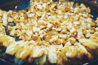 büyük tavada kızarmış kalamar yumurta, tay sokak gıda