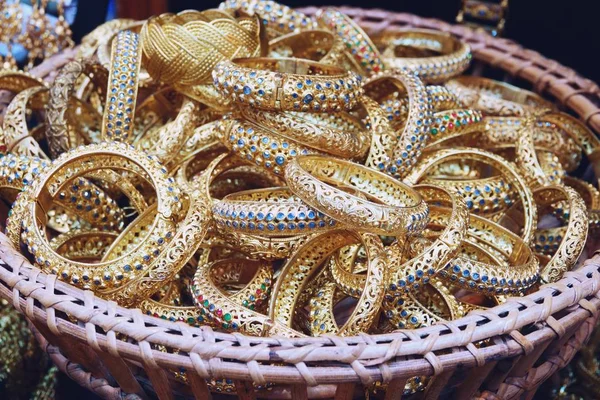 Luxusní Zlaté Doplňky Thajském Starověkém Stylu Svatební Ženou — Stock fotografie