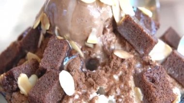 Kore Tatlısı - kore tarzında taze süt ile bing çok veya buz kar gevreği