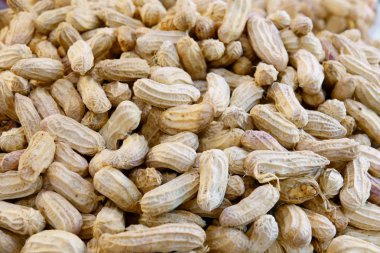 Tay sokak gıda, piyasada satılık fındık kaynatın