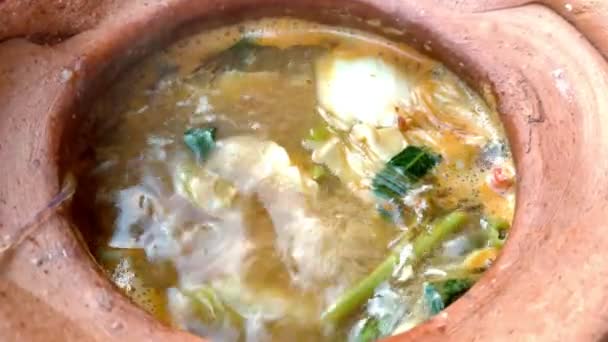 Jim Jum Close Bovenaanzicht Thaise Hot Pot Klei Pot — Stockvideo