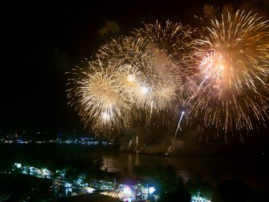 soyut bulanık arka plan havai fişek Uluslararası festival gösterisi 2019 Pattaya Tayland