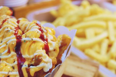 peynir sosu arka plan ile lezzetli patates kızartması