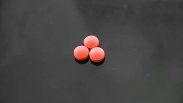 Pilules Médicales Placées Sur Table Tournante — Video