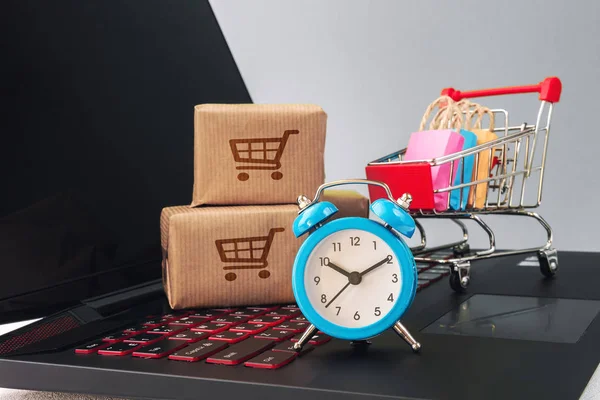 Online Shopping Ecommerce Delivery Service Concept Paper Cartons Shopping Cart — Stock Photo, Image