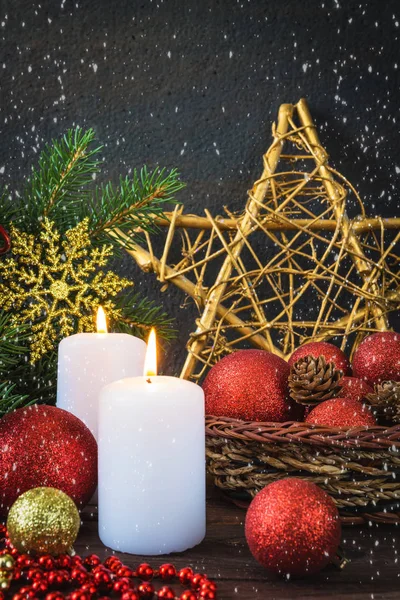 Égő Gyertyát Ünnepi Karácsonyi Dekorációk — Stock Fotó