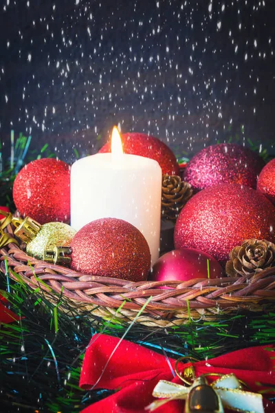 Christmas Festliga Sammansättning Med Brinnande Ljus — Stockfoto
