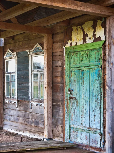 Altes Hölzernes Dorfhaus Und Tür — Stockfoto