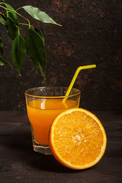 Cítricos Limón Naranja Una Canasta Jugo Sobre Fondo Oscuro Dieta — Foto de Stock