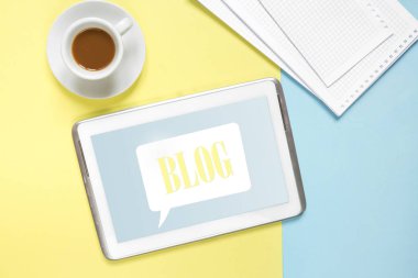 Blogging, sarı mavi worktable blog kavramları fikirler