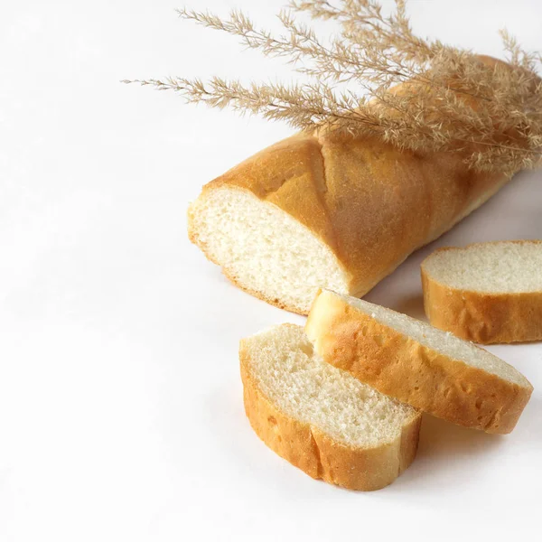 Fresco Crocante Baguete Francês Pastelaria Isolado Fundo Branco Isolado — Fotografia de Stock