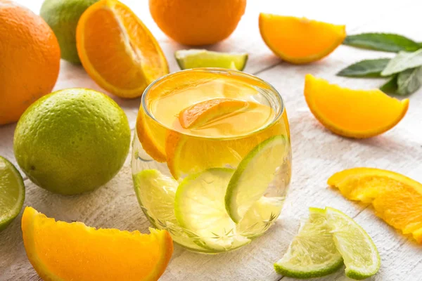 Bebida Fresca Jugosa Con Cítricos Naranja Lima Concepto Salud Del —  Fotos de Stock