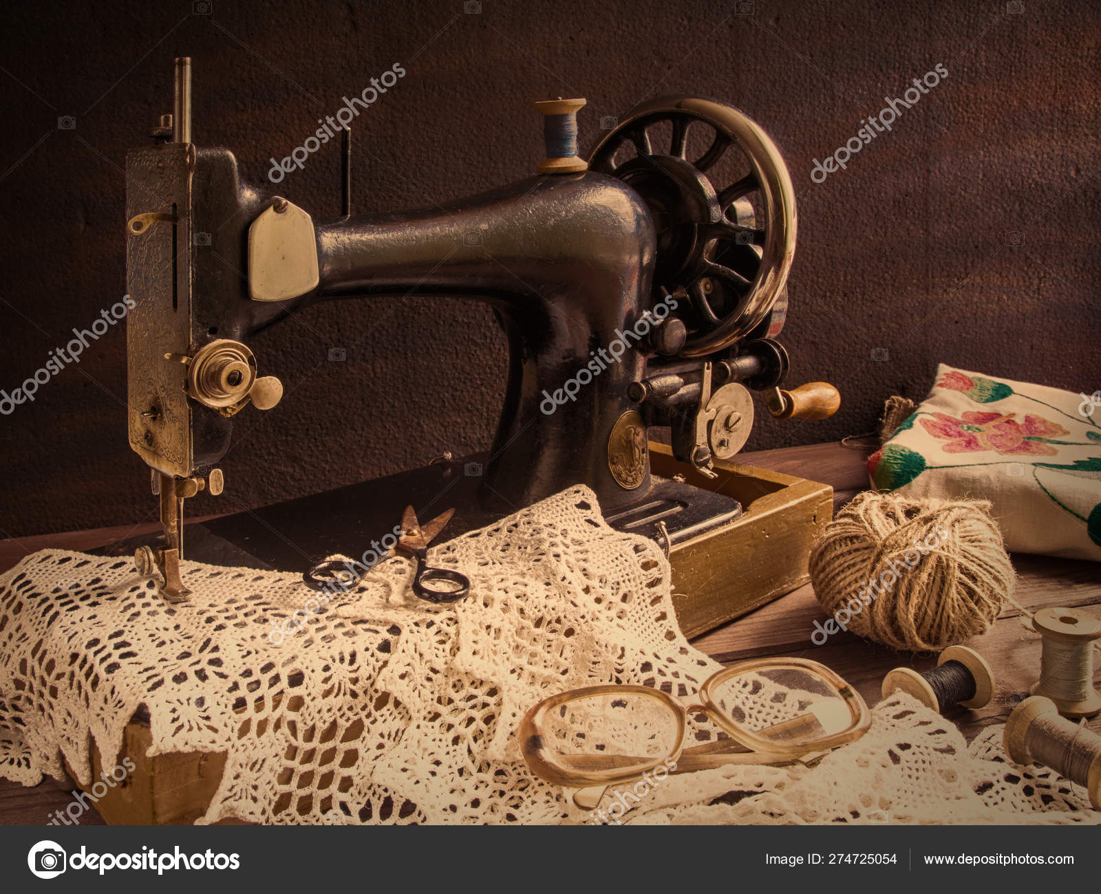 Gamle Antikke Symaskine Tråd Briller Begrebet Manuel Arbejdskraft Hobbyer  Historie — Stock-foto © Shyntartanya #274725054