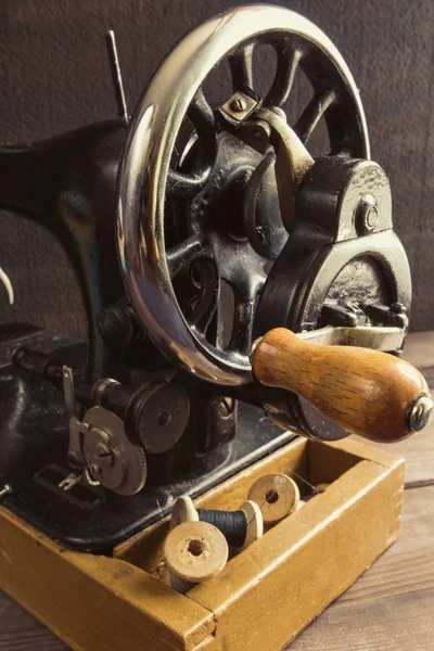 Старая Старинная Швейная Машинка Нитка Очки Концепция Ручного Труда Хобби — стоковое фото