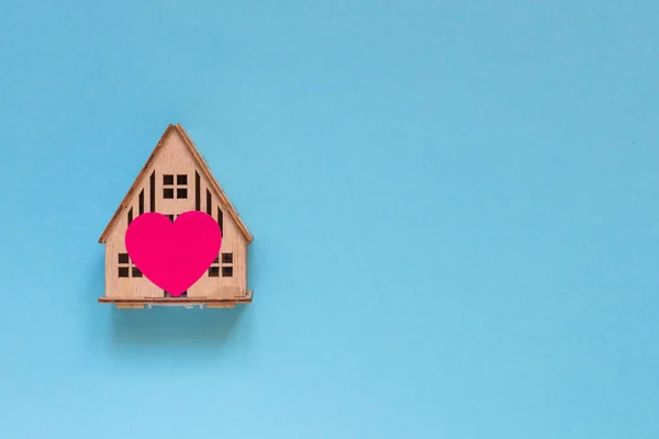 Holzhaus Mit Herzkonzept Der Familie Liebe Hause Komfort Geschenk Valentinstag — Stockfoto