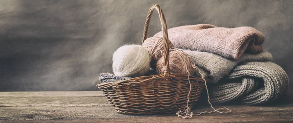 Vanaf Een Grijze Garen Trui Draad Voor Het Breien Van — Stockfoto