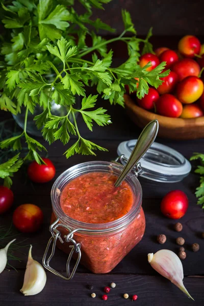 Sauce Tkemali Aux Prunes Rouges Ingrédients Pour Cuisiner Ail Persil — Photo