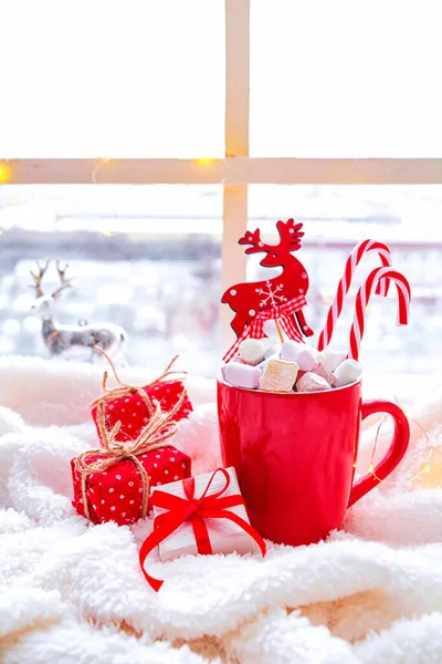 Christmas Decor Warm Blanket Cup Hot Cocoa Marshmallow Gifts Candles — ストック写真