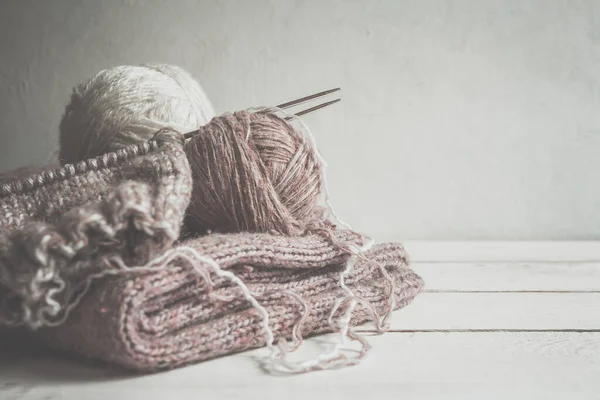 Wollfäden Und Stricknadeln Für Handgemachtes Hobby Skandinavischen Stil Monochrom Mit — Stockfoto