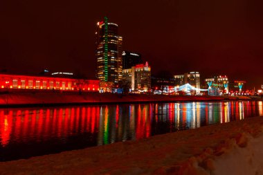 Minsk / Belarus - Aralık 2018: Minsk Pobediteley Bulvarı 'nın panoramik tarihi merkezi.
