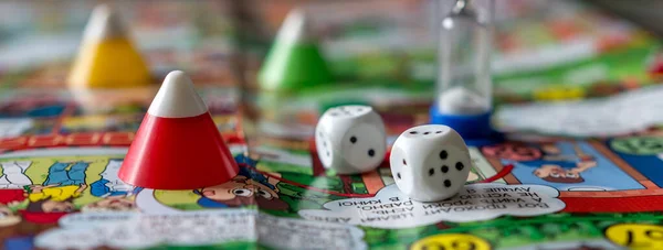 Concepto Juegos Mesa Dados Fichas Cartas Banner Largo Fondo Verde —  Fotos de Stock