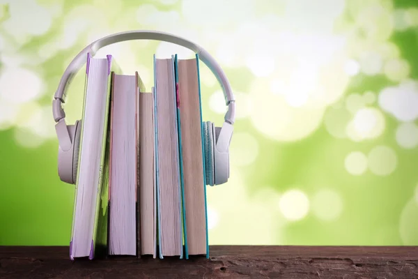 White Headphones Books Concept Books Audiobooks Learning Book — Stock Photo, Image