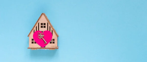 Wooden House Red Heart White Background Love Nest Love Relationships — Stock Photo, Image