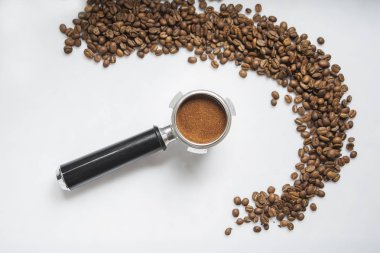 Ev profesyonel kahve makinesi espresso fincan ile. kahve makinesi espresso mutfak fincan sıcak İtalyan beyaz konsepti