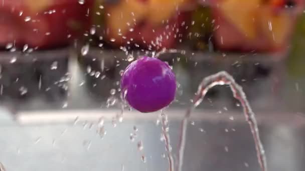 Ball Suspended Water — Stock Video