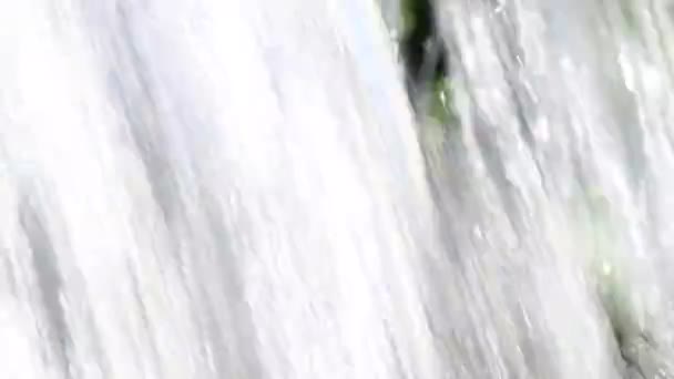 水と山の滝 — ストック動画