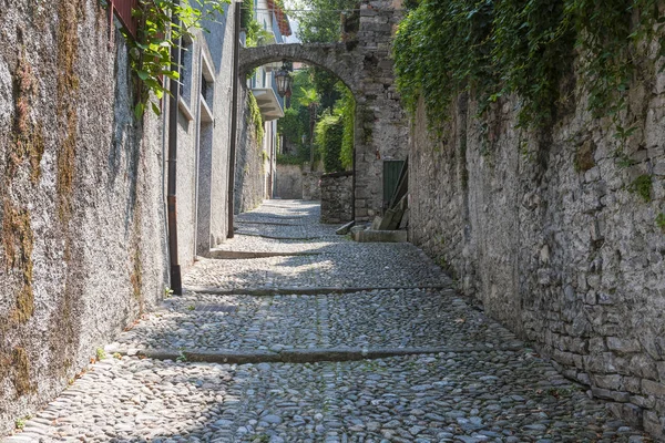 典型的街道 Varenna 莱科意大利 2014年6月 — 图库照片