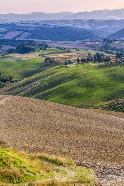 Heuvelachtig Landschap Het Zomerseizoen — Stockfoto