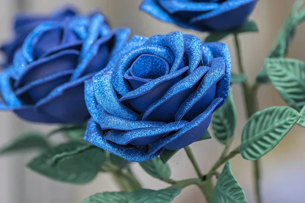 Rose Blu Fatte Mano Presente — Foto Stock