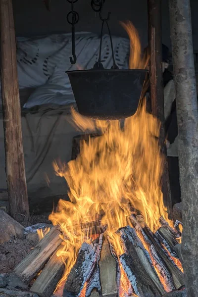 火の上の鍋 — ストック写真
