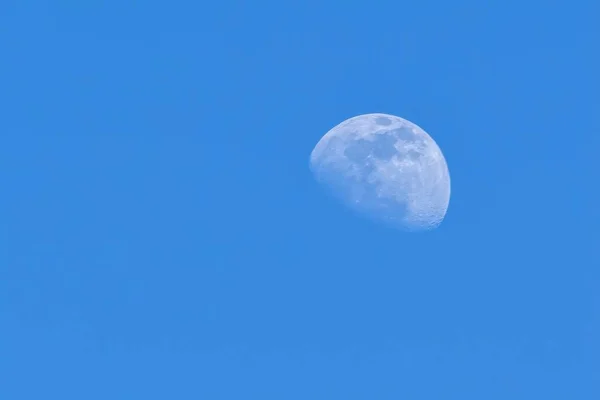 Luna Cielo Azul —  Fotos de Stock