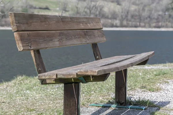 Relaking Bench Aan Het Meer — Stockfoto