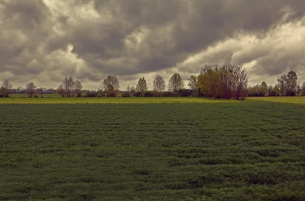 Campo Cênico Com Céu Nublado — Fotografia de Stock