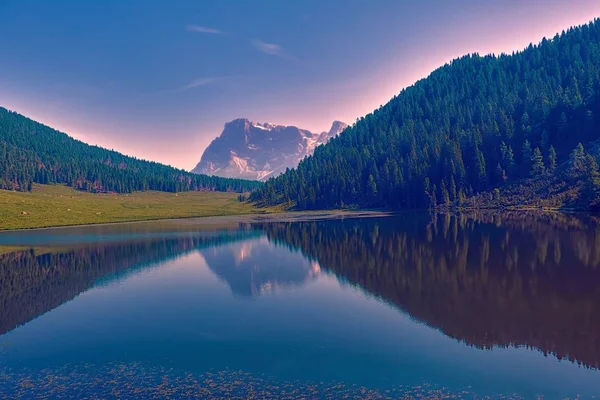 Paysage Lac Dans Montagne Avec Réflexion — Photo