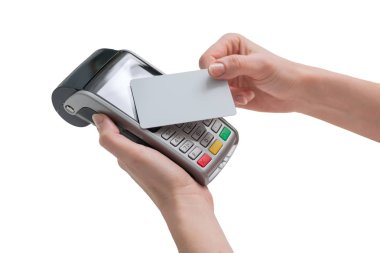 pos terminal beyaz bir arka plan üzerinde izole kadın elinde üzerinde Nfc teknoloji kredi kart ile ödeme