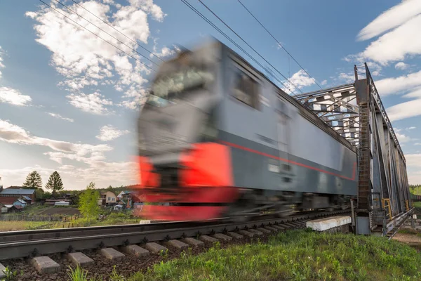 Pociąg towarowy w ruchu — Zdjęcie stockowe