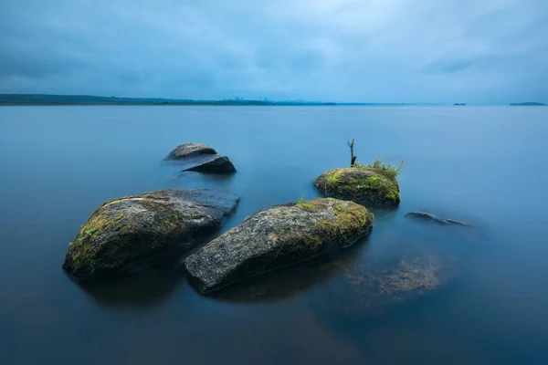 Paisagem meditativa com pedras de textura — Fotografia de Stock