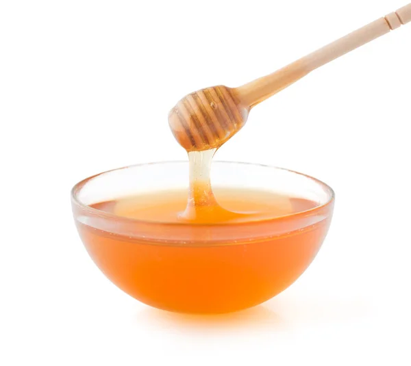 Houten pot met honing, geïsoleerd op het wit — Stockfoto