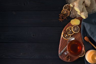 limon ve bal üst görünümü ile sıcak zencefil çayı
